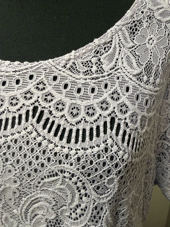 Maurices Lavender Lace Top Size 2 Boho Floral Sheer Overlay Short Sleeve - Picture 3 of 8